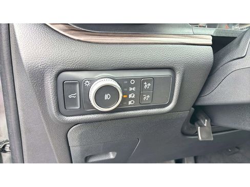 Used 2022 Ford Explorer Limited image 22