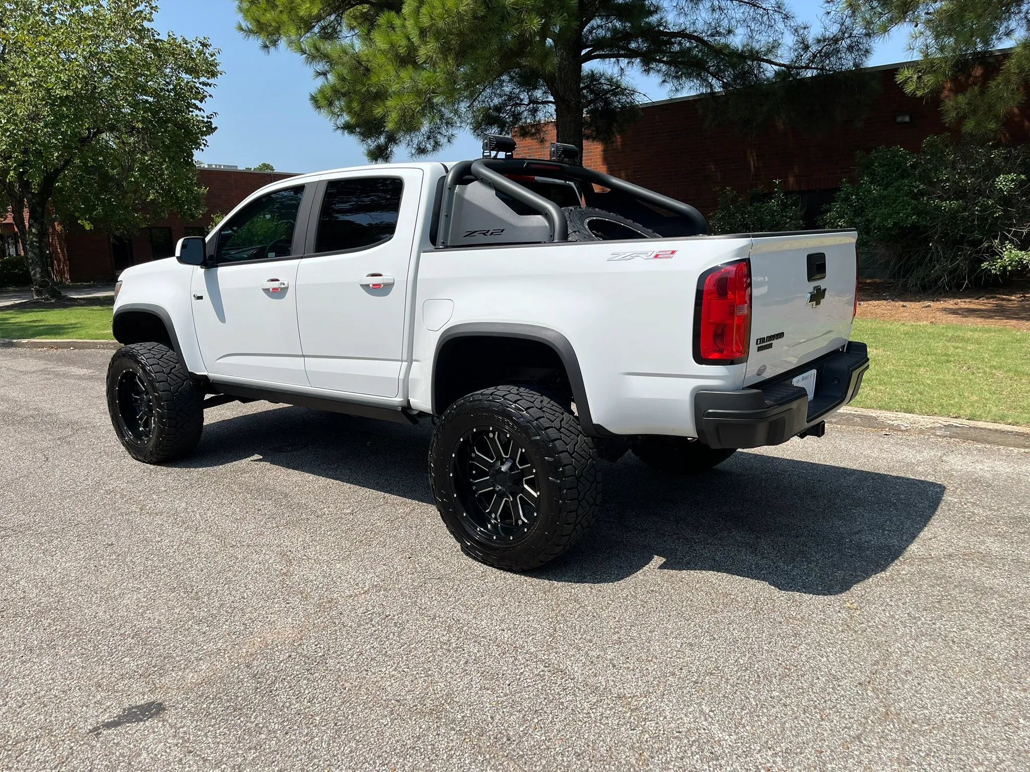 Used 2019 Chevrolet Colorado ZR2 w/ ZR2 Dusk Special Edition AWD/4WD image 3