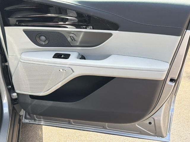 New 2026 Lincoln Nautilus Reserve AWD/4WD image 15