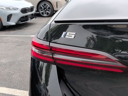 New 2027 BMW i5 M60 w/ M Sport Package AWD/4WD image 12