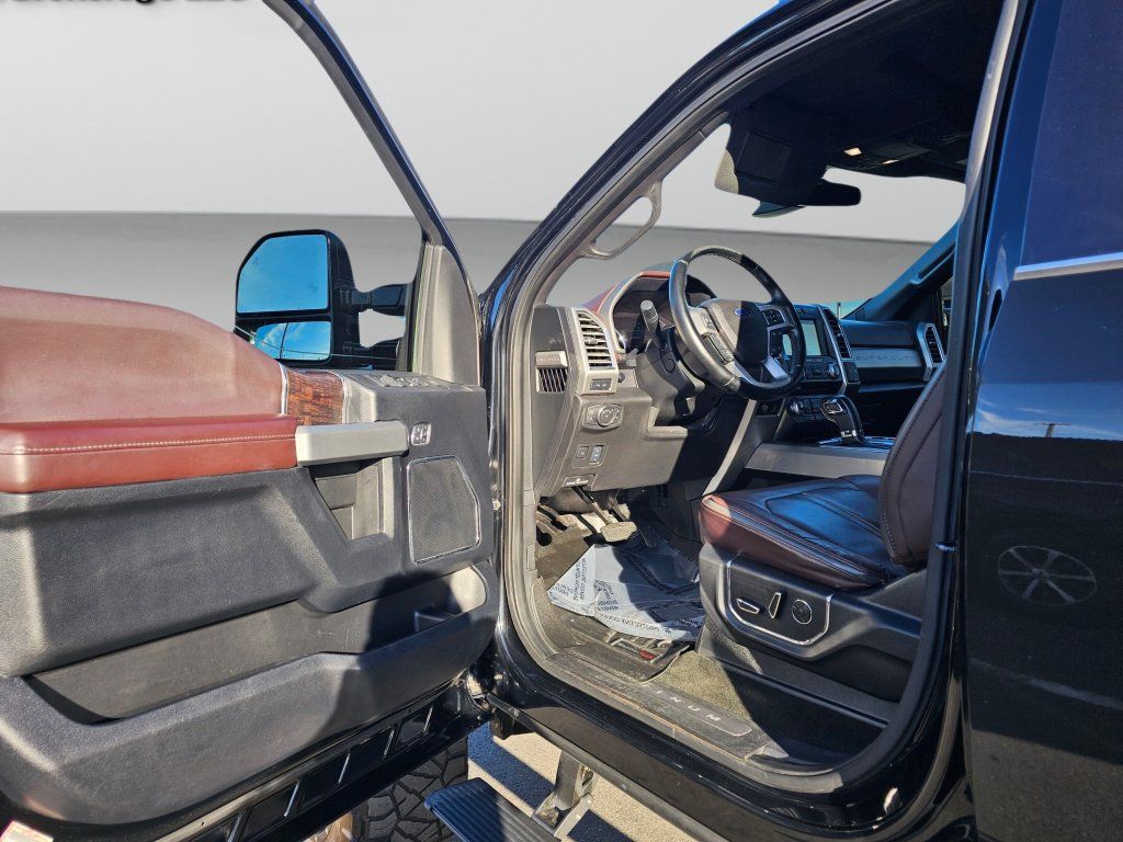 Used 2017 Ford F250 Platinum w/ Platinum Ultimate Package AWD/4WD image 26