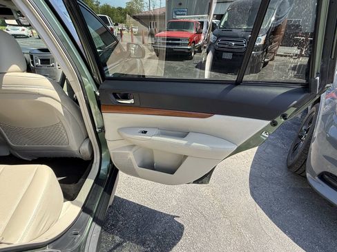 Used 2013 Subaru Outback 2.5i Limited w/ Moonroof Pkg AWD/4WD image 25