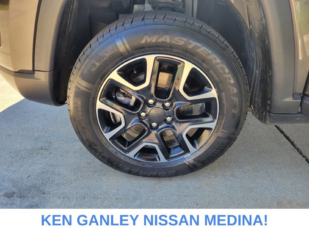 Used 2019 Jeep Compass Trailhawk w/ Popular Equipment Group AWD/4WD image 18