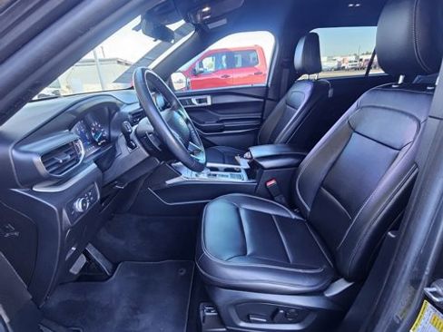Certified 2020 Ford Explorer XLT w/ Equipment Group 202A image 11