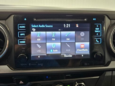Used 2017 Toyota Tacoma TRD Sport w/ Tow Package (A/T) AWD/4WD image 19