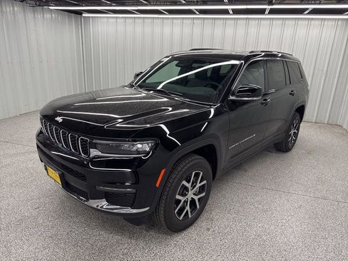 New 2025 Jeep Grand Cherokee L Limited AWD/4WD image 3