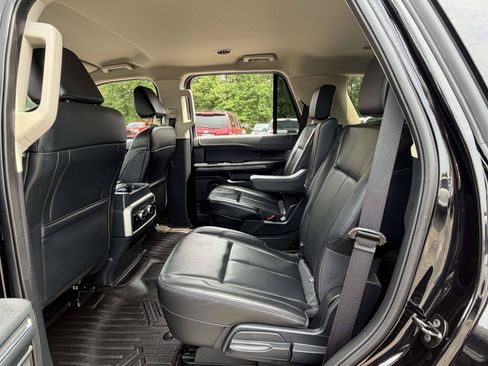Used 2022 Ford Expedition XLT AWD/4WD image 25