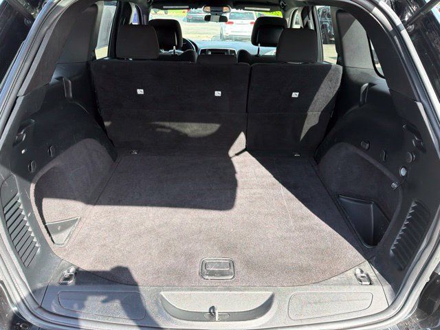 Used 2019 Jeep Grand Cherokee Laredo AWD/4WD image 11