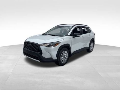Certified 2025 Toyota Corolla Cross LE image 1