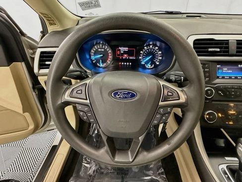 Used 2016 Ford Fusion SE FWD image 11
