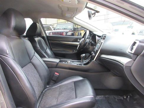 Used 2017 Nissan Maxima SR image 30