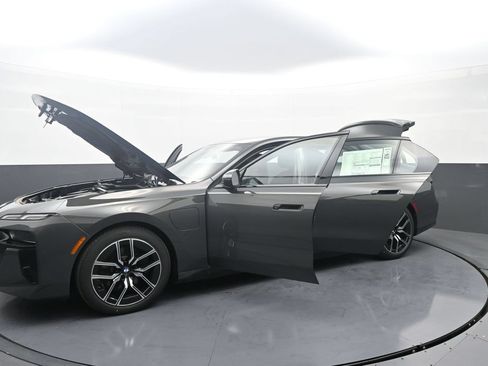 New 2026 BMW 750e xDrive AWD/4WD image 42