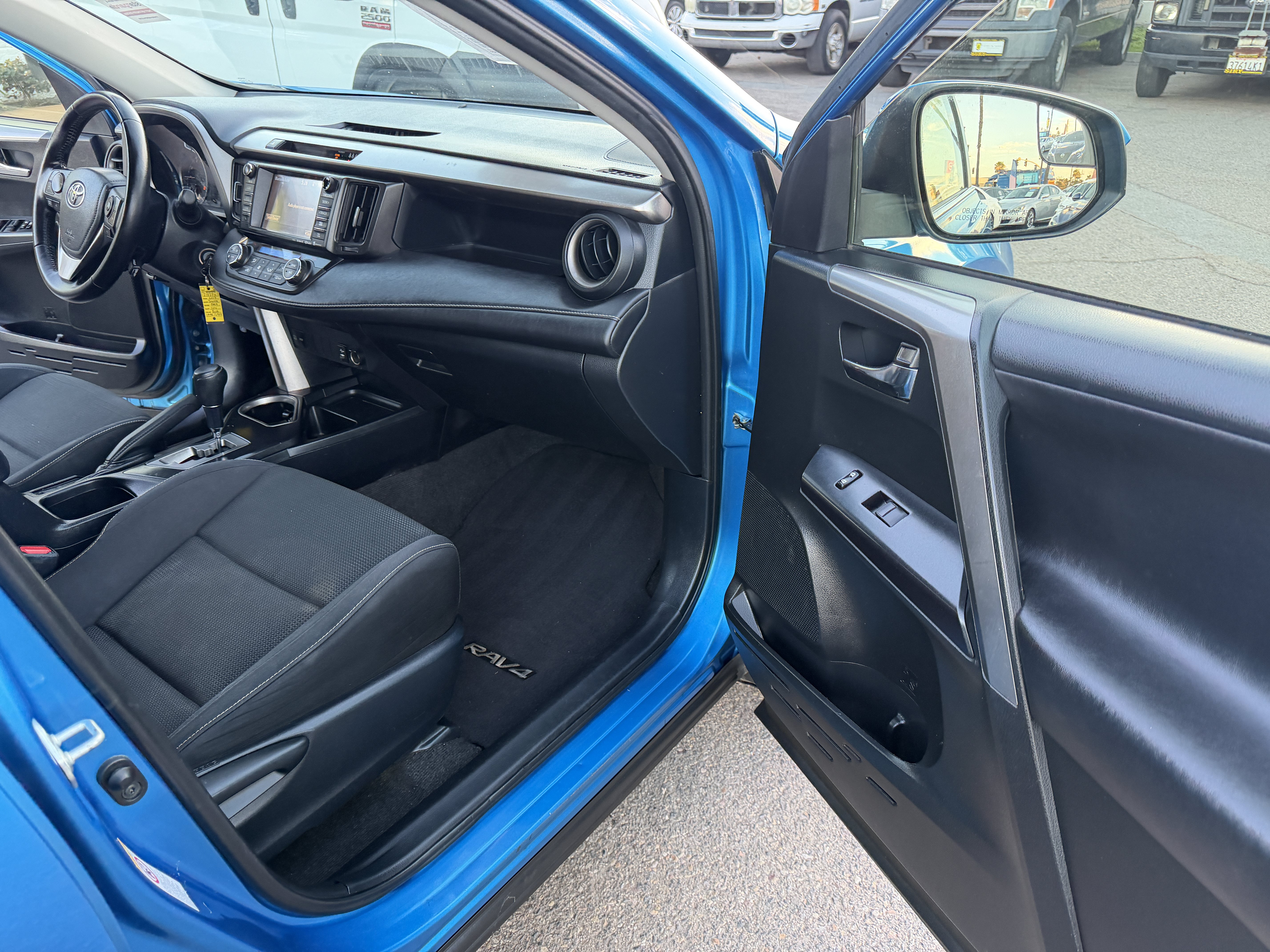 Used 2017 Toyota RAV4 XLE w/ Preferred Accessory Package FWD image 16