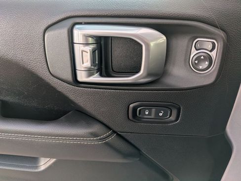 Used 2023 Jeep Wrangler Sahara w/ Cold Weather Group image 15