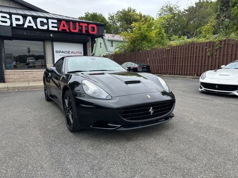 Used 2013 Ferrari California image 3