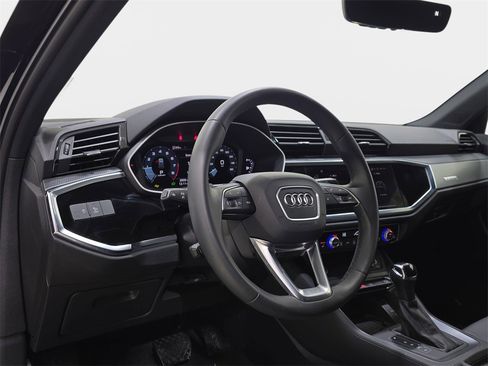 Certified 2025 Audi Q3 2.0T Premium w/ Convenience Package image 19