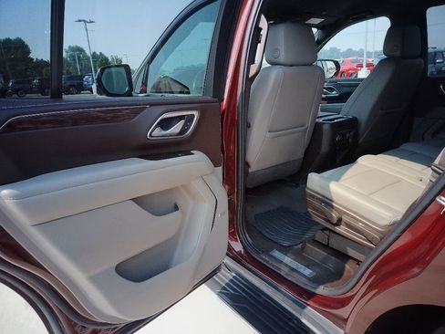 Used 2022 Chevrolet Tahoe LT w/ Luxury Package AWD/4WD image 9