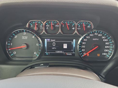 Used 2019 Chevrolet Suburban LT RWD image 12