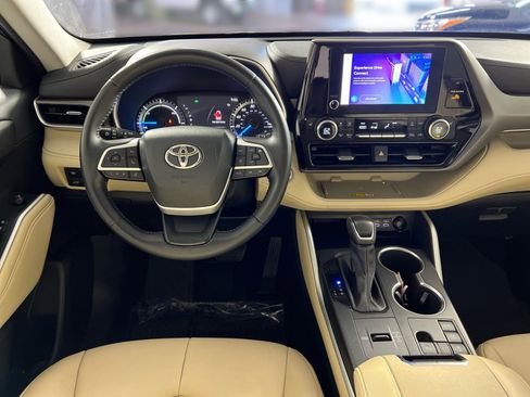 Used 2023 Toyota Highlander XLE image 23