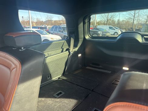 Used 2018 Lincoln Navigator Reserve w/ Technology Package image 11