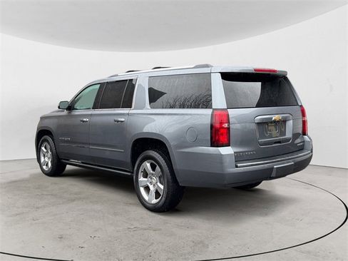 Used 2019 Chevrolet Suburban Premier image 3