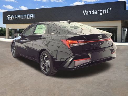 Used 2025 Hyundai Elantra Limited image 2