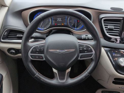 Used 2017 Chrysler Pacifica Touring-L FWD image 23