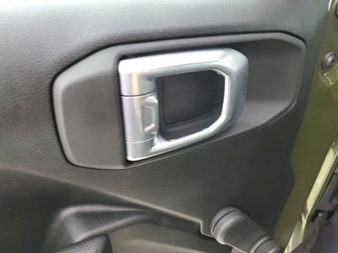 Used 2023 Jeep Gladiator Sport AWD/4WD image 18