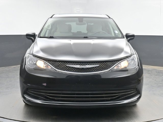 Used 2017 Chrysler Pacifica LX w/ Tire & Wheel Group FWD image 3