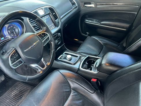 Used 2018 Chrysler 300 Limited image 7