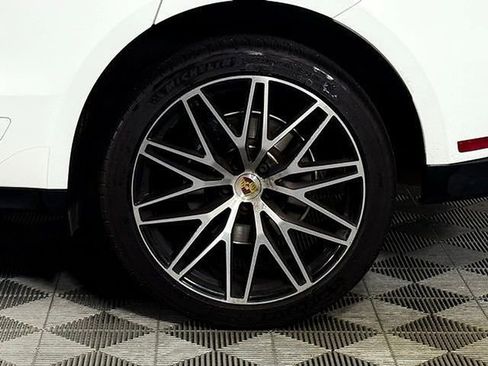 Used 2024 Porsche Macan Base image 16