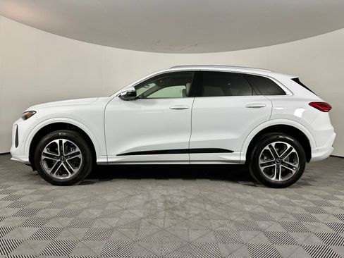 Used 2025 Audi Q5 Premium AWD/4WD image 17