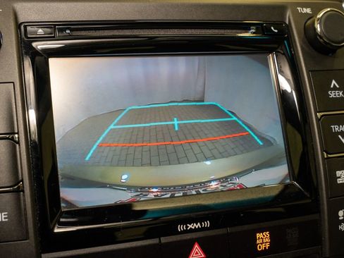 Used 2017 Toyota Camry XLE image 13