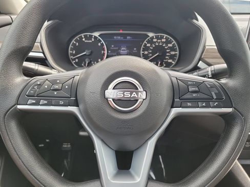 Used 2025 Nissan Altima 2.5 SV FWD image 25