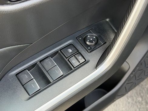 Used 2022 Toyota RAV4 XLE w/ Convenience Package image 12