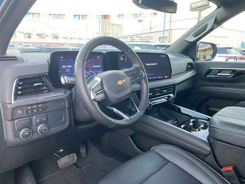 Used 2025 Chevrolet Suburban Premier image 29