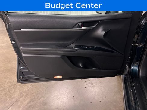 Used 2018 Toyota Camry SE w/ Moonroof Package FWD image 14