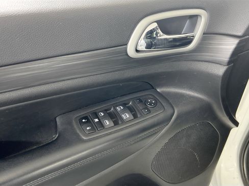 Used 2022 Jeep Grand Cherokee Laredo X image 17