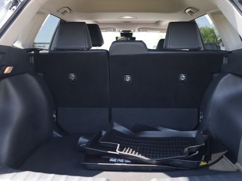 Used 2022 Toyota Corolla Cross XLE w/ Convenience Package FWD image 15