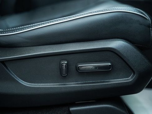 Used 2025 Honda Pilot Elite image 42