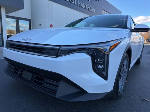 New 2025 Kia K4 LX image 13