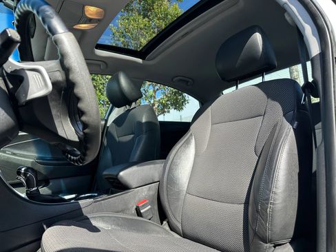 Used 2013 Hyundai Sonata SE w/ Navigation & Sunroof Pkg FWD image 8