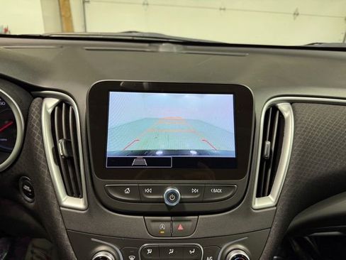 Used 2025 Chevrolet Malibu LT image 19