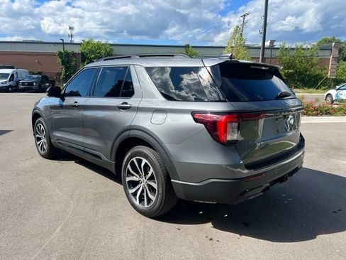 Used 2025 Ford Explorer ST-Line AWD/4WD image 7