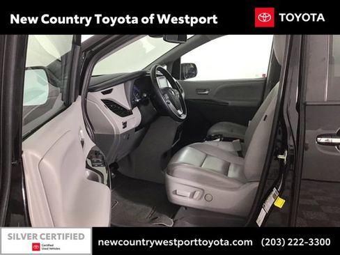 Certified 2020 Toyota Sienna XLE Premium image 9