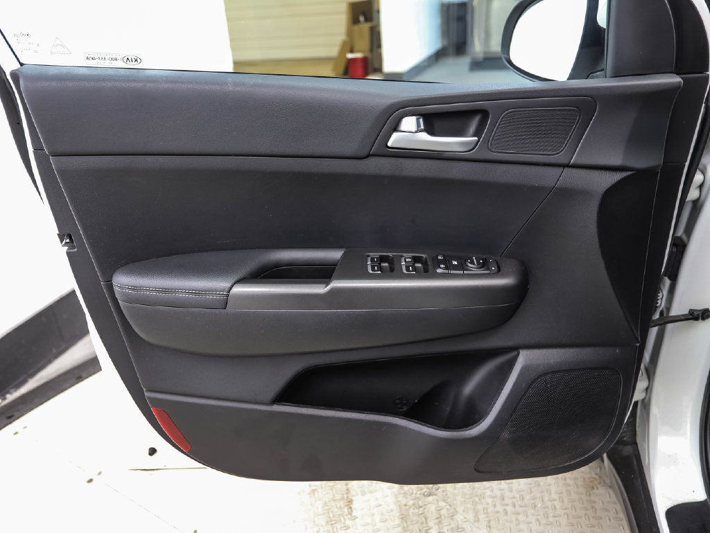 Used 2020 Kia Sportage LX AWD/4WD image 9