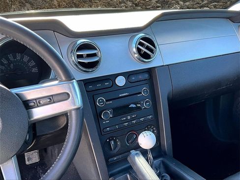 Used 2009 Ford Mustang GT Premium image 6