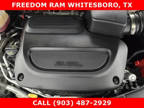 Used 2023 Chrysler Pacifica Limited FWD image 23