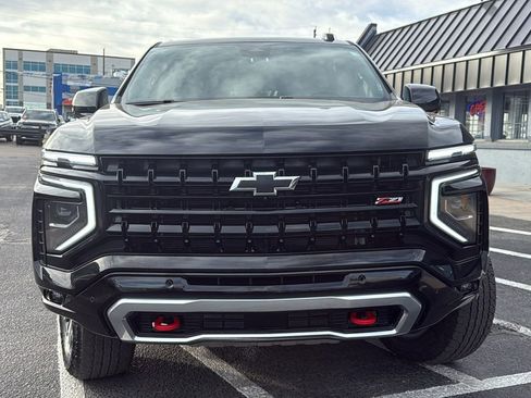 Used 2025 Chevrolet Suburban Z71 image 8