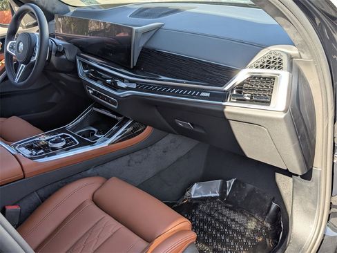 New 2026 BMW X7 M60i image 9